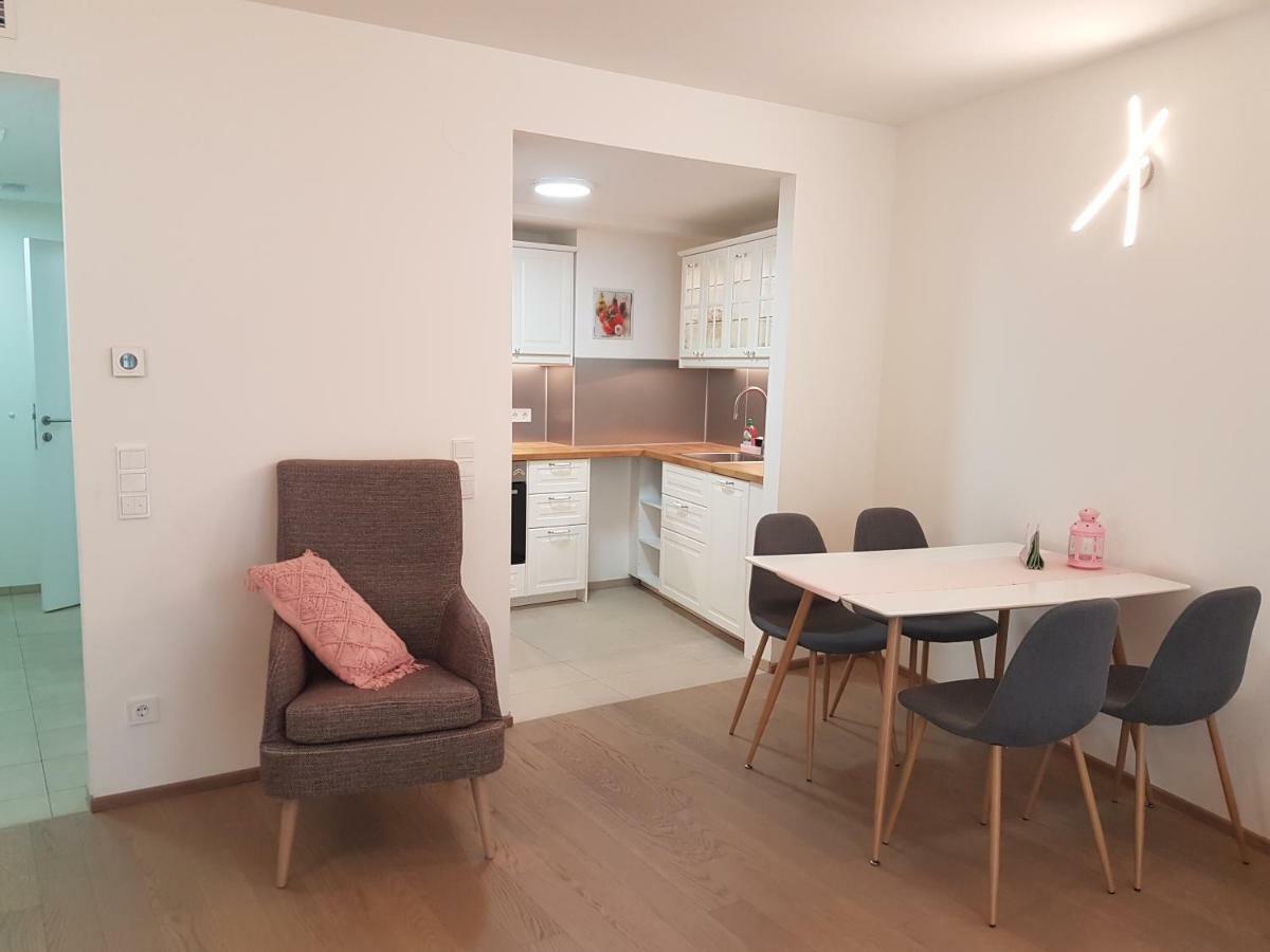 Central Family-Friendly Apt In Wien Exterior foto